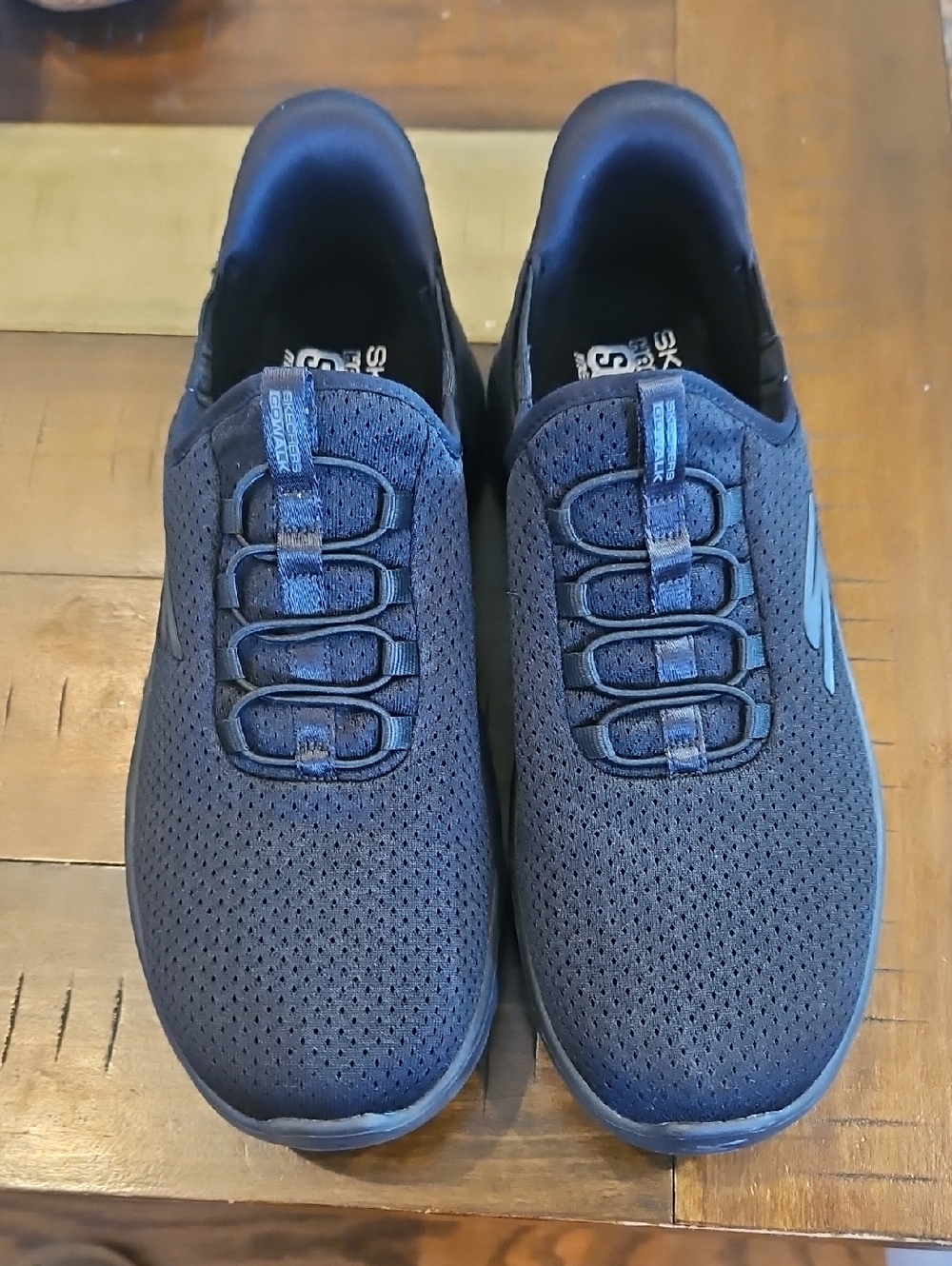 Like New Skechers Hands Free Swift Fit Women's Black Slip-On Mesh Sneaker